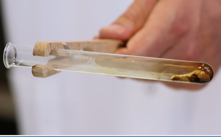 Cyclodextrin verkohlt beim Erhitzen in einem Reagenzglas