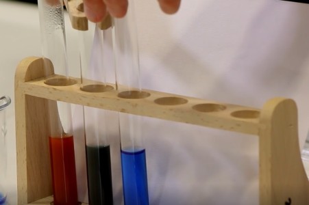 Reagenzglasständer mit 3 Lösungen für die Fehlingprobe